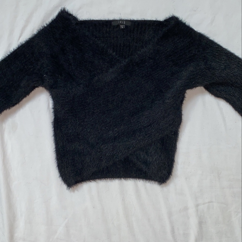 Black crop sweater shirt